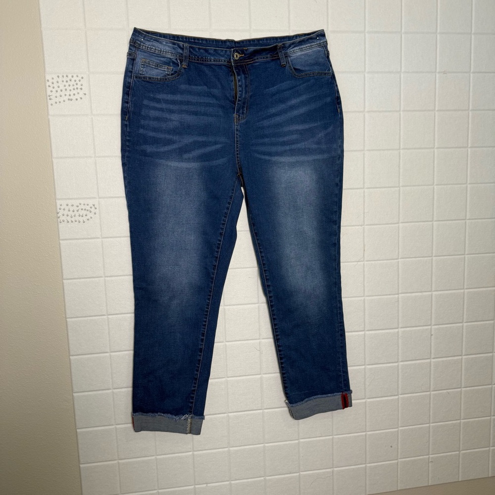 Blue Ankle Cropped Jeans with Faded Wash